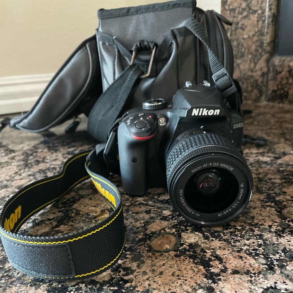 Nikon D3400 Camera with additional lens & original paperwork, bag, charger etc